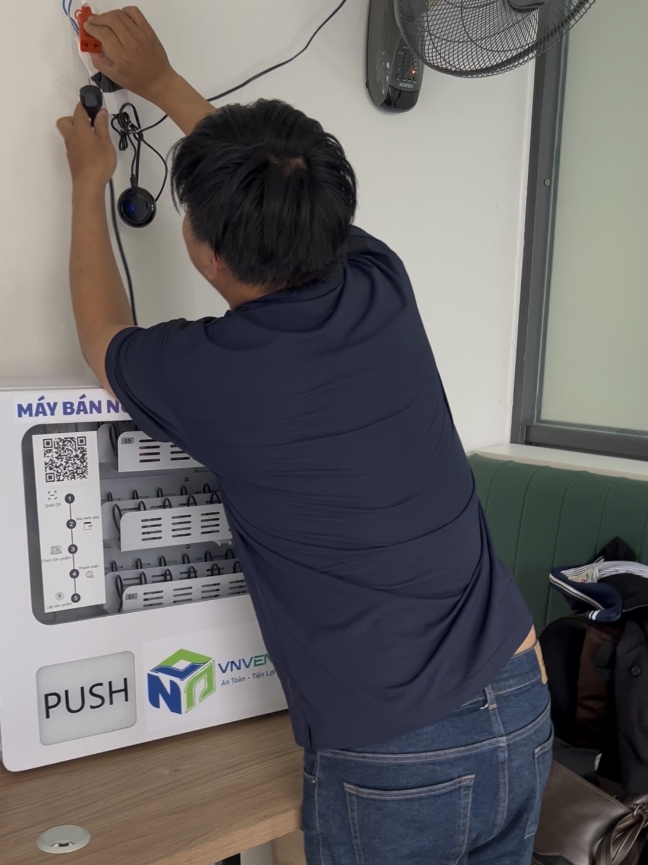 Lắp đặt máy bán nước giặt tự động